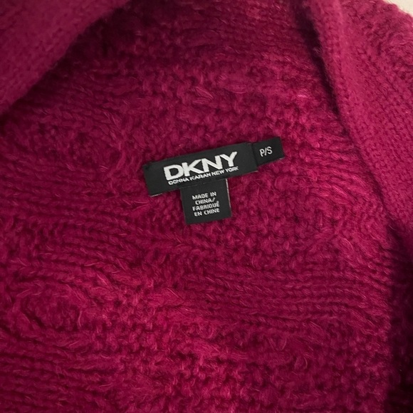 Dkny Women’s sweater vest, size small - Picture 2 of 3